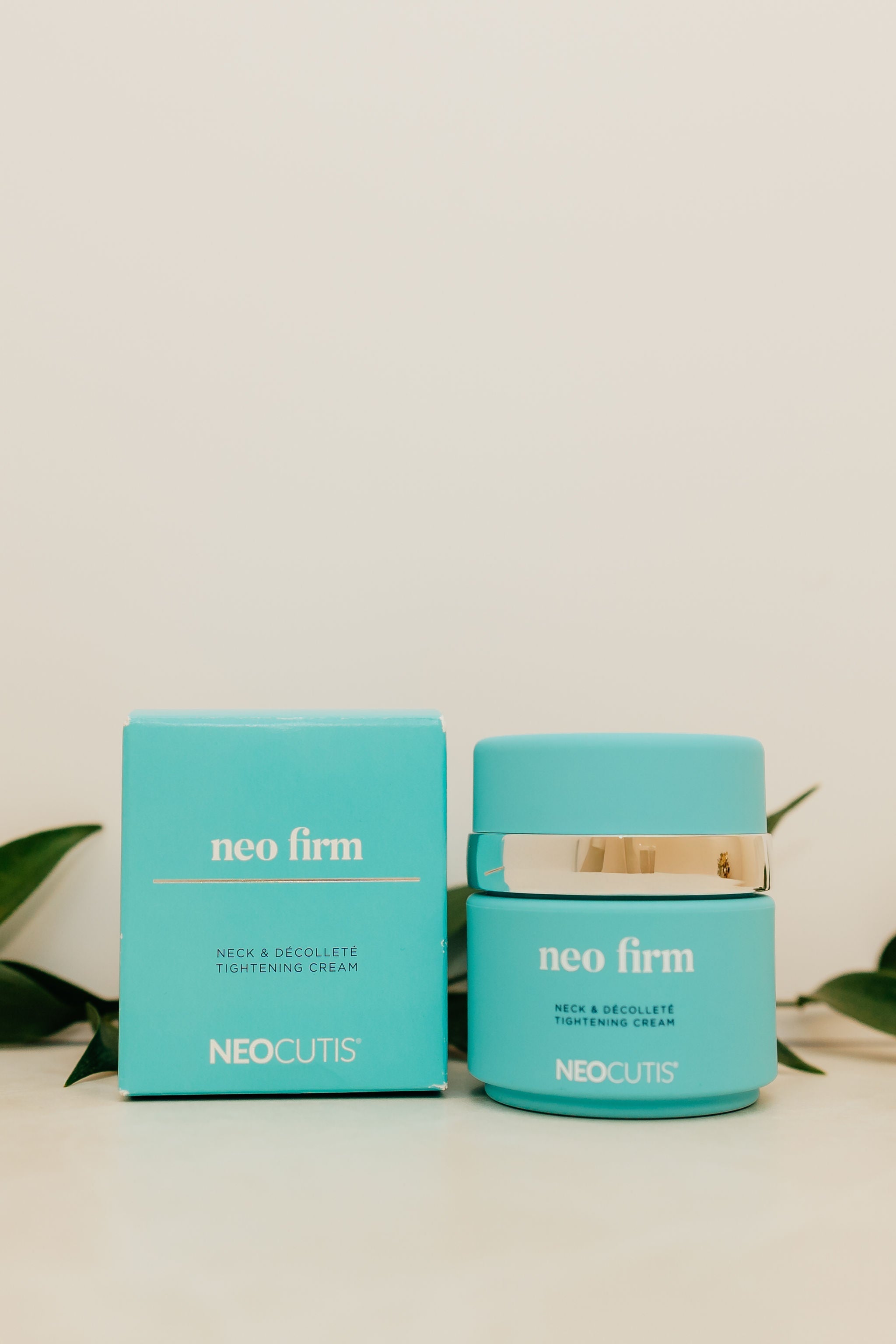 Neo Firm Neck and Décolleté Tightening Cream Neocutis